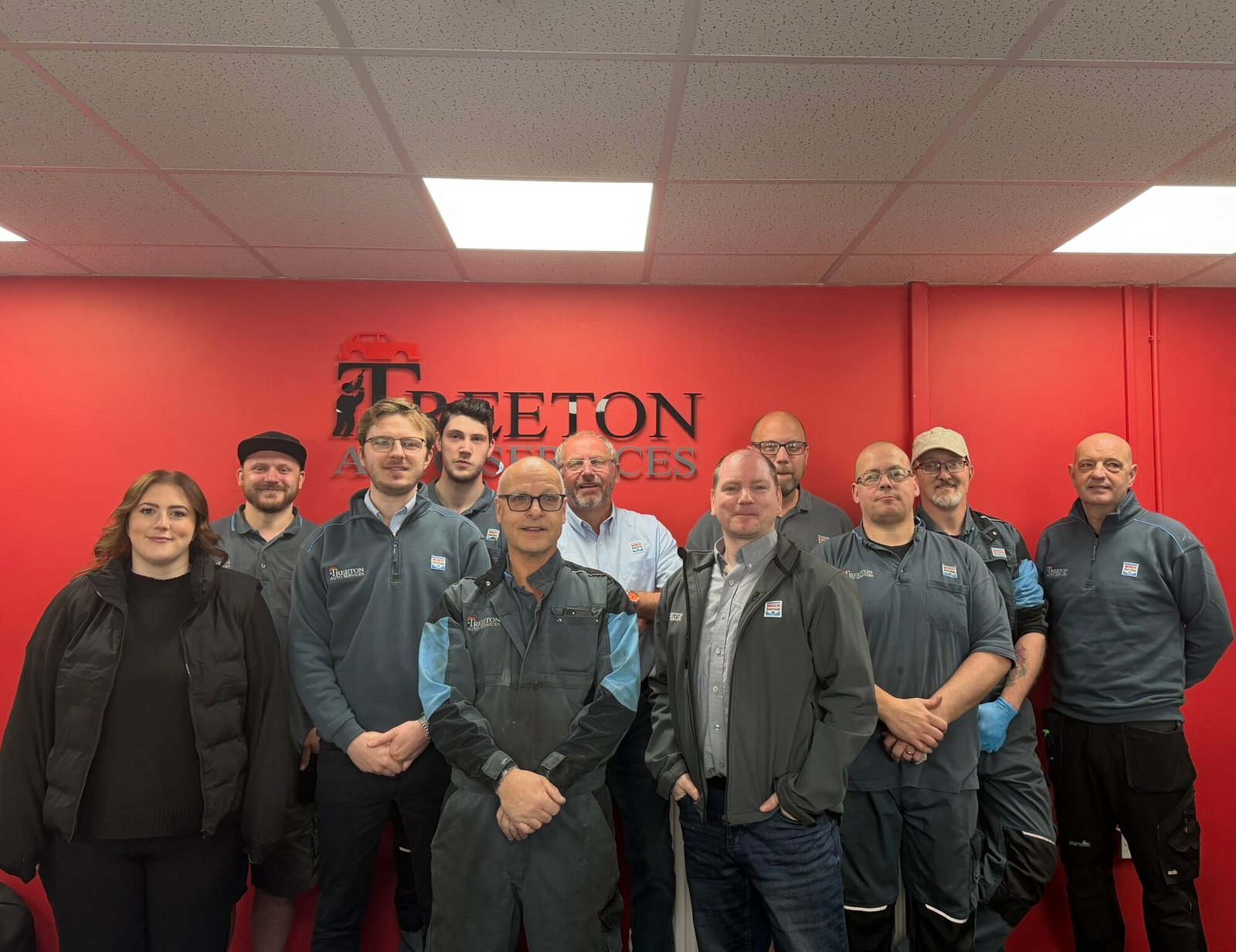 Team picture Treeton auto Services Team
